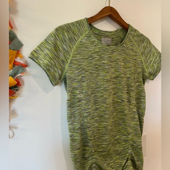 Athleta Fastest Track Seamless Shirt Women's Large Green Ruched Athletic Gym EUC - Picture 2 of 7